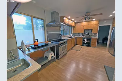 842 NE 113th Ave, Portland, OR 97220 - Photo 6