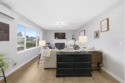 353 72nd St, Springfield, OR 97478 - Photo 10