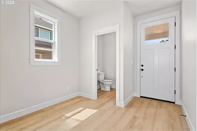 844 NE 17th Ave, Canby, OR 97013 - Photo 6