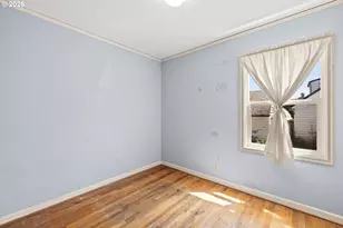 11209 SE Pine Ct, Portland, OR 97216 - Photo 16