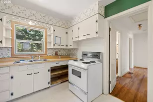 11209 SE Pine Ct, Portland, OR 97216 - Photo 10