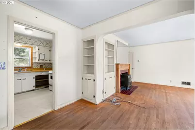 11209 SE Pine Ct, Portland, OR 97216 - Photo 8