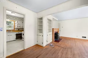 11209 SE Pine Ct, Portland, OR 97216 - Photo 8