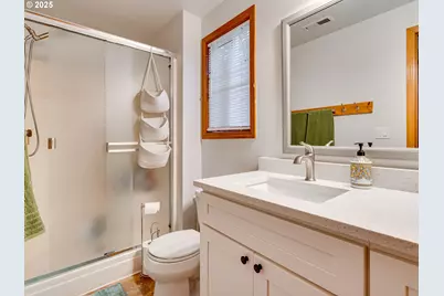 1307 SE 61st Pl, Hillsboro, OR 97123 - Photo 26