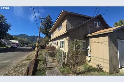 206 NE Spruce Ave, Myrtle Creek, OR 97457 - Photo 4