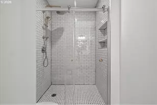 2704 SE 84th Ave, Portland, OR 97266 - Photo 8