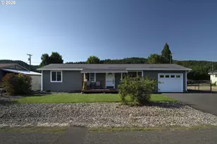471 Glen Ave, Sutherlin, OR 97479 - Photo 1