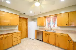 1036 SW 2nd St, McMinnville, OR 97128 - Photo 34