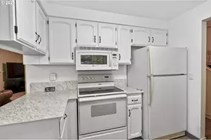 1333 SW 5th Pl, Gresham, OR 97080 - Photo 6