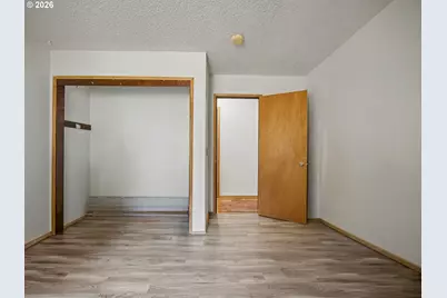 1960 SW 13th Ct, Gresham, OR 97080 - Photo 10