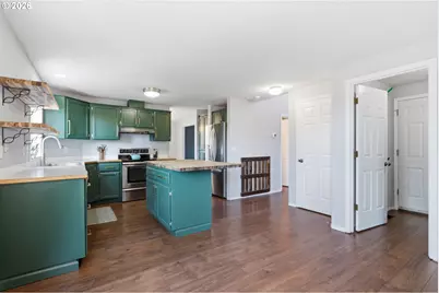 728 E Heritage Loop, La Center, WA 98629 - Photo 10