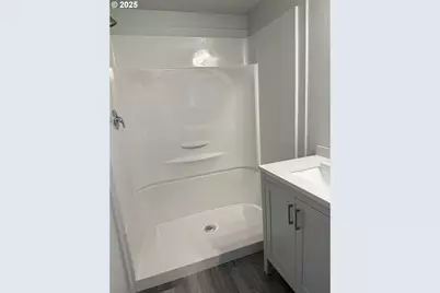 407 Dufur Ave, Maupin, OR 97037 - Photo 16