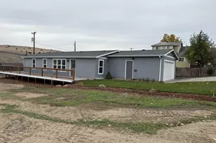 407 Dufur Ave, Maupin, OR 97037 - Photo 4