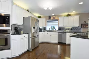 2581 SE Morlan Way, Gresham, OR 97080 - Photo 2