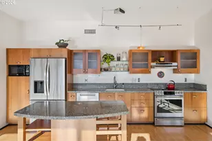 333 NW 9th Ave, Portland, OR 97209 - Photo 16