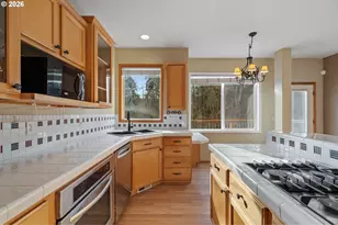 17760 SW Zenith Pl, Beaverton, OR 97007 - Photo 12