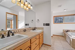 17760 SW Zenith Pl, Beaverton, OR 97007 - Photo 32