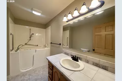 2180 Hayes St, North Bend, OR 97459 - Photo 40
