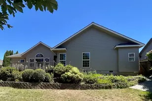 2180 Hayes St, North Bend, OR 97459 - Photo 2