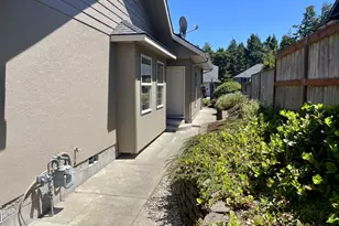 2180 Hayes St, North Bend, OR 97459 - Photo 12