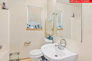 15723 NE Beech 3C St, Portland, OR 97230 - Photo 6