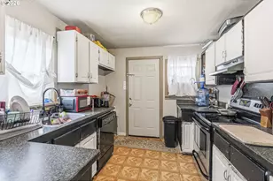 1307 S 6th Ave, Kelso, WA 98626 - Photo 8