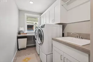 233 S Vermont St, Portland, OR 97219 - Photo 26