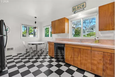 1210 S Columbia St, Seaside, OR 97138 - Photo 12