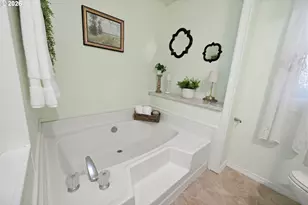 658 S 57th St, Springfield, OR 97478 - Photo 14