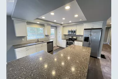 15300 SE Lee Ave, Milwaukie, OR 97267 - Photo 8