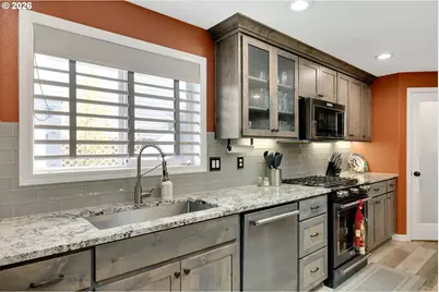 1057 S Pine St, Canby, OR 97013 - Photo 14