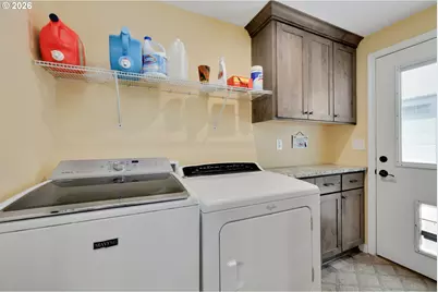 1057 S Pine St, Canby, OR 97013 - Photo 16