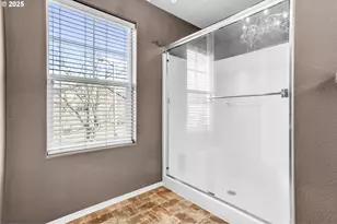 950 SW 17th Way, Troutdale, OR 97060 - Photo 24