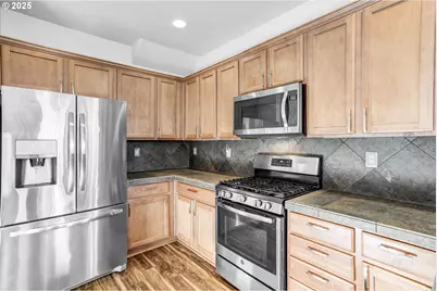 950 SW 17th Way, Troutdale, OR 97060 - Photo 8