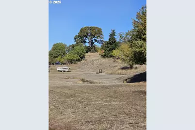 368 Pleasant Ave, Roseburg, OR 97470 - Photo 2