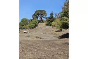 368 Pleasant Ave, Roseburg, OR 97470 - Photo 2