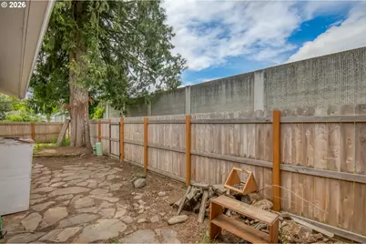 2257 Country Club Ter, Woodburn, OR 97071 - Photo 16