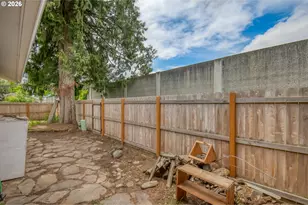 2257 Country Club Terrace, Woodburn, OR 97071 - Photo 16
