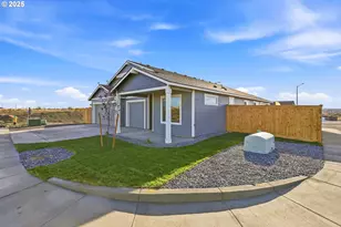 900 NE Laurel Springs Dr, Hermiston, OR 97838 - Photo 2