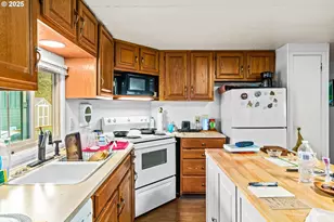 1475 Green Acres Rd, Eugene, OR 97408 - Photo 10