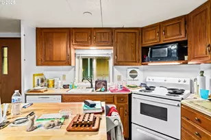 1475 Green Acres Rd, Eugene, OR 97408 - Photo 12