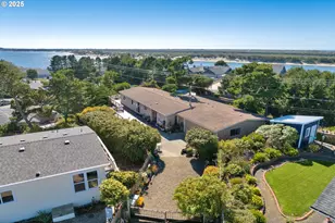 433 Myeena Loop, Florence, OR 97439 - Photo 2