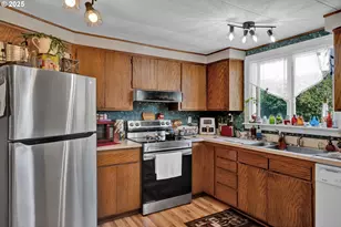 433 Myeena Loop, Florence, OR 97439 - Photo 8