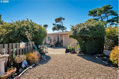 433 Myeena Loop, Florence, OR 97439 - Photo 2