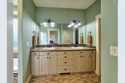 1508 Crestview Dr, Silverton, OR 97381 - Photo 12