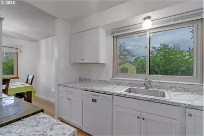 15946 NE Fremont St, Portland, OR 97230 - Photo 16