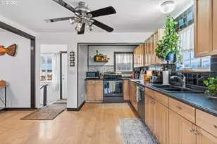 210 NE 7th St, Clatskanie, OR 97016 - Photo 12