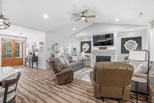 945 Thimbleberry Dr, Castle Rock, WA 98611 - Photo 12