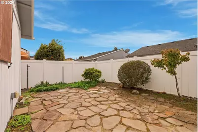 1988 Nut Tree Dr, Salem, OR 97304 - Photo 32