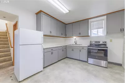220 SW 29th St, Newport, OR 97365 - Photo 10